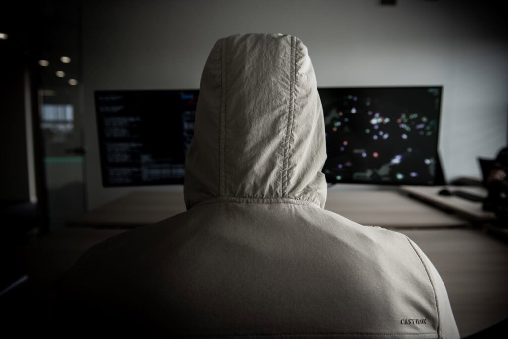 Spoofing: wat is het en hoe bescherm je jezelf ertegen?